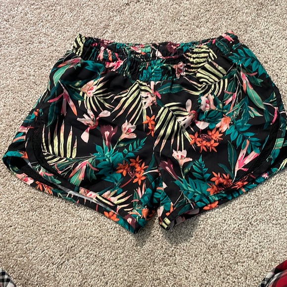 Old navy go-dry sports shorts - Picture 1 of 4